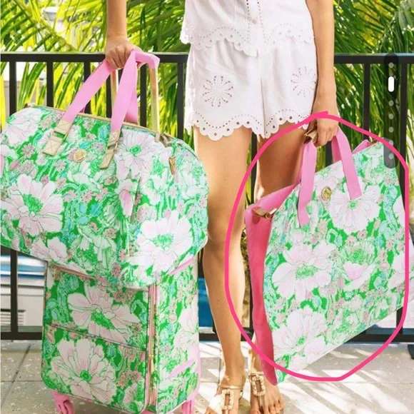 💚Lilly Pulitzer Garment Bag💚 - Picture 1 of 4